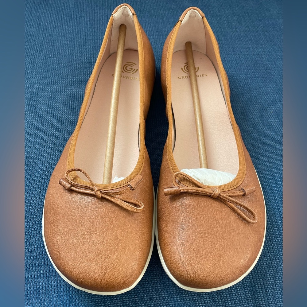 Groundies Magnolia Ballet Flag in Camel